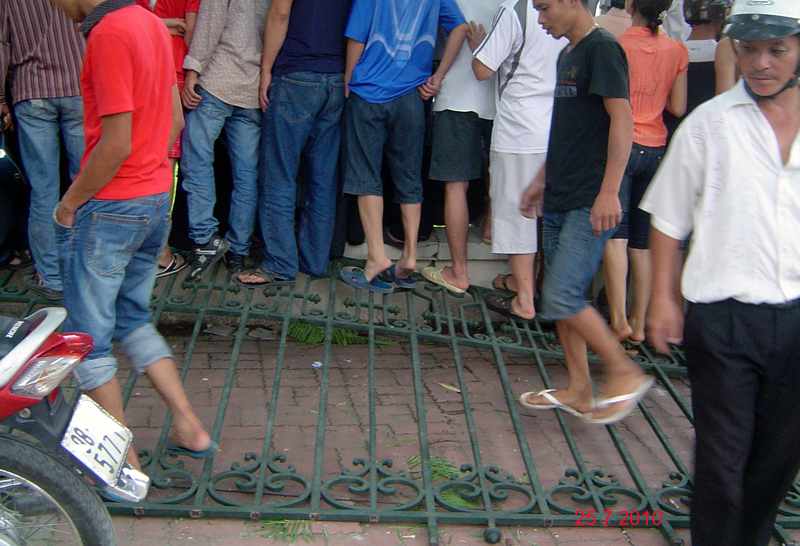 http://vietcatholic.net/pics/100725BGphacong.jpg
